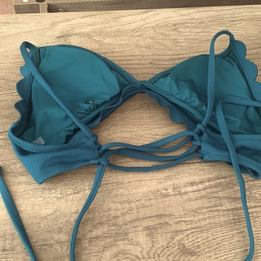 Bikini - Picture 2 of 2